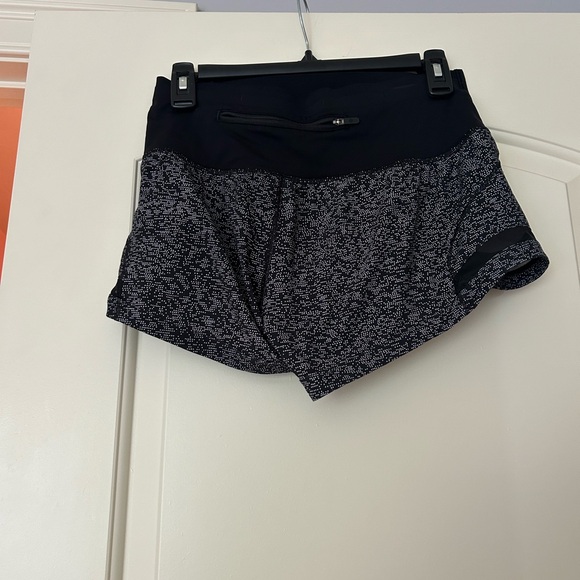 LULULEMON Pace Perfect Shorts | Size 4 - Picture 4 of 5